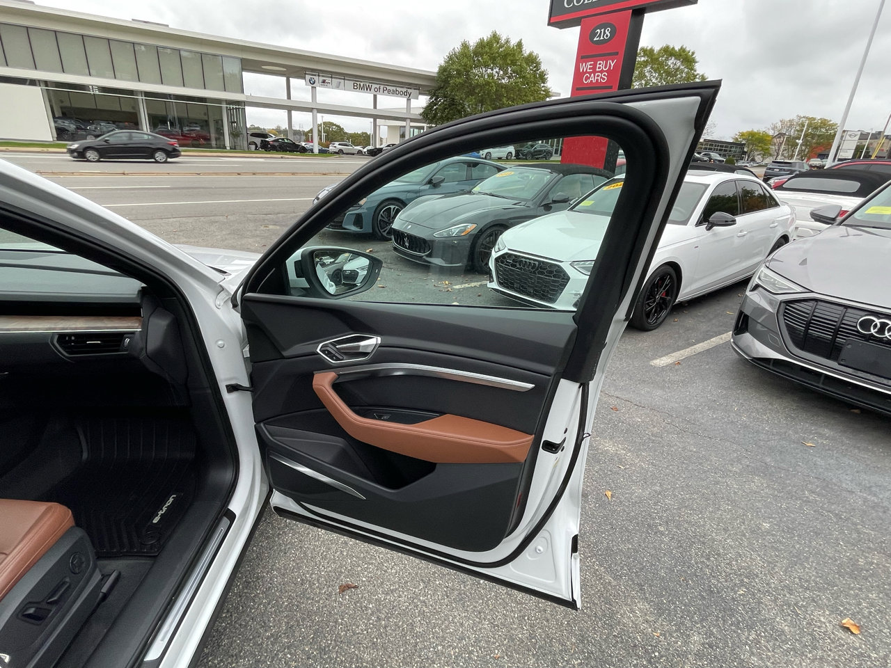 Used 2023 Audi e-tron Premium Plus w/ Premium Plus Package image 24