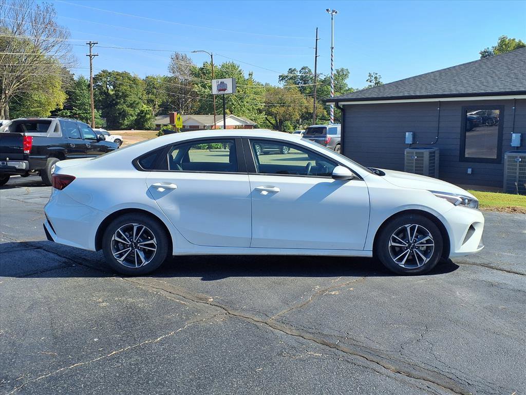 Used 2024 Kia Forte LXS image 2
