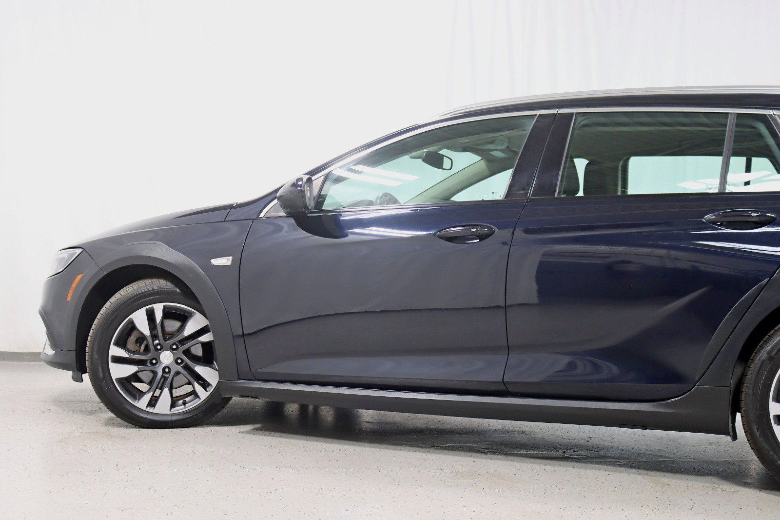 Used 2018 Buick Regal Preferred w/ Sights and Sounds Package AWD/4WD image 11
