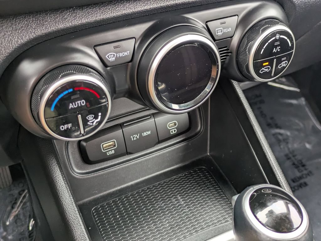 Used 2025 Hyundai Venue SEL FWD image 26