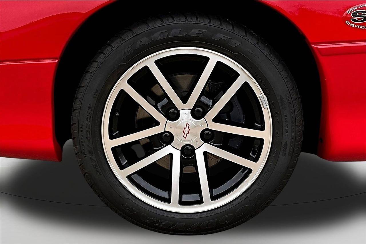 Used 2002 Chevrolet Camaro Z28 w/ SS Performance/Appearance Pkg RWD image 32