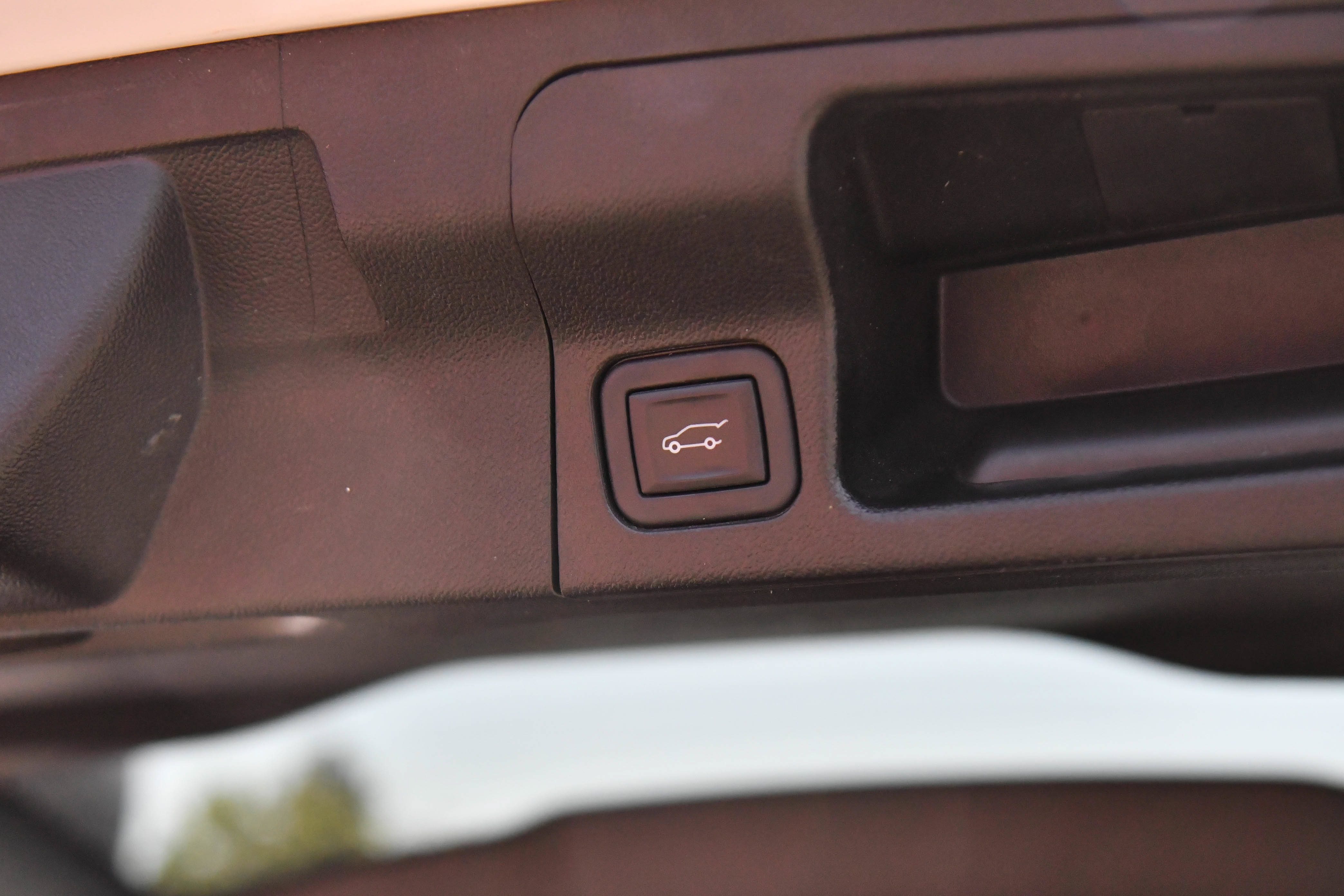 Used 2023 GMC Acadia SLT FWD image 43