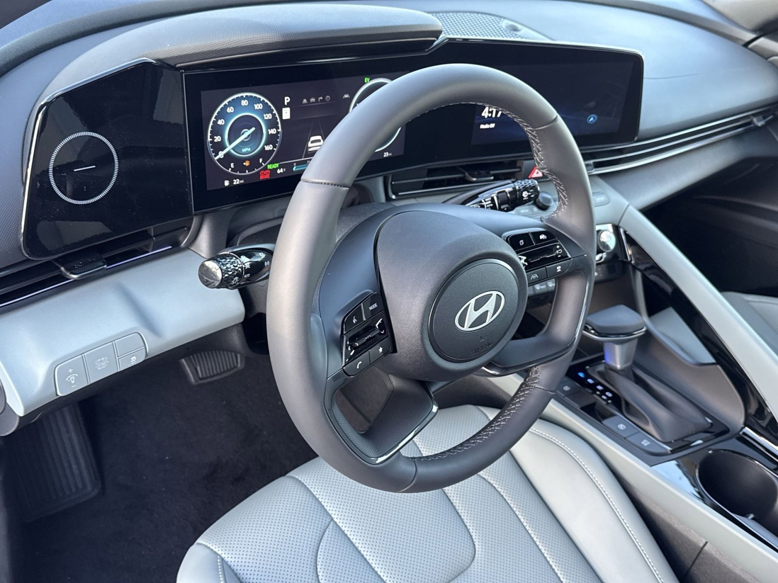 New 2025 Hyundai Elantra Limited image 16