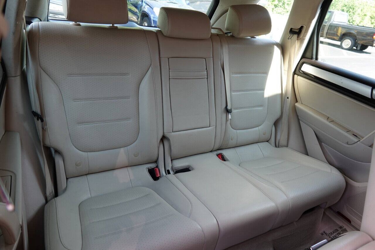 Used 2012 Volkswagen Touareg Sport AWD/4WD image 42