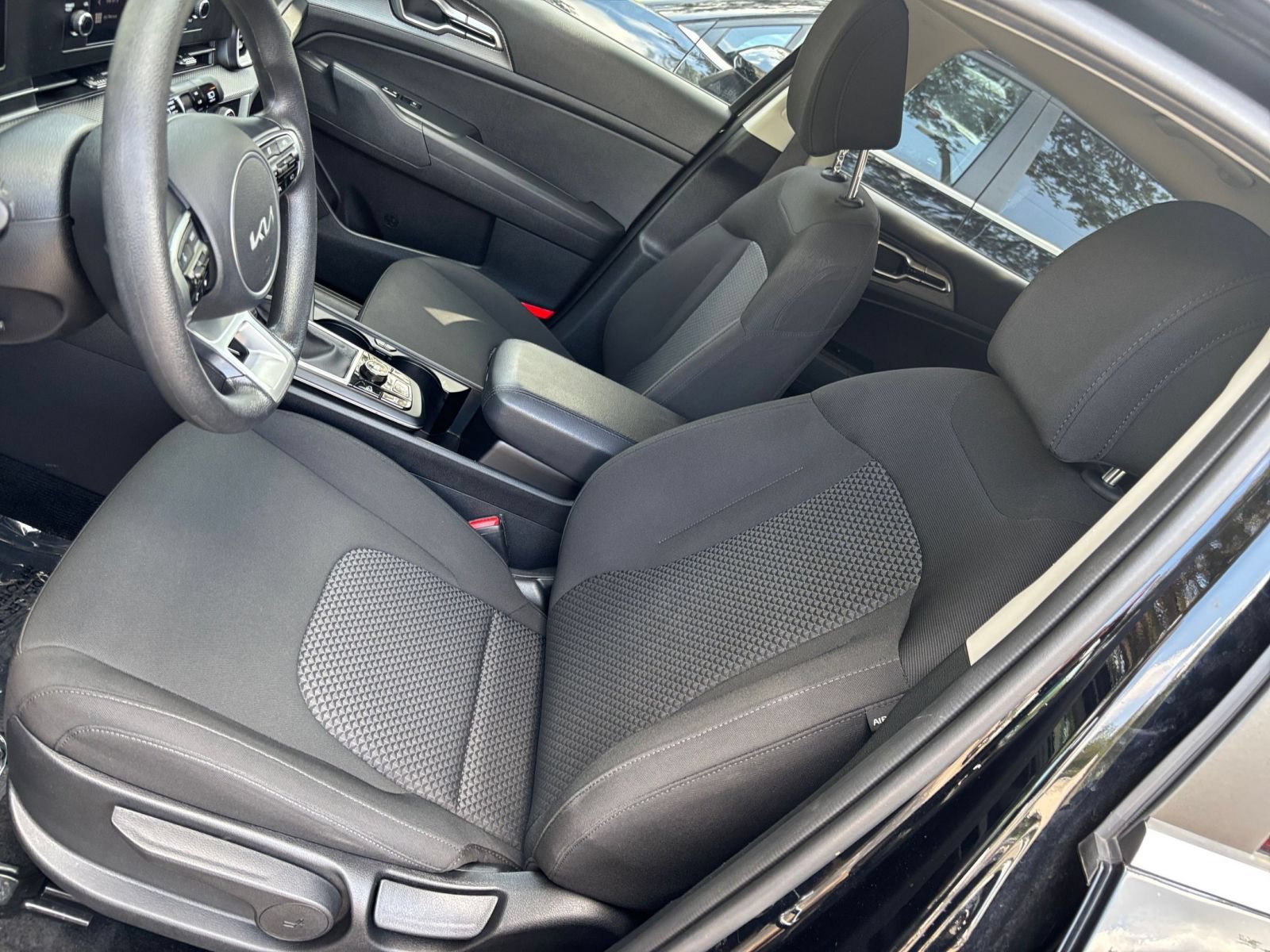 Used 2025 Kia Sportage LX FWD image 34