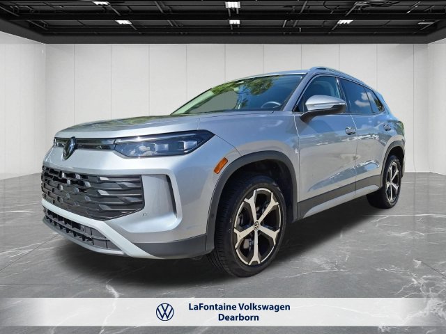 Certified 2025 Volkswagen Tiguan SE w/ Panoramic Sunroof Package AWD/4WD image 1