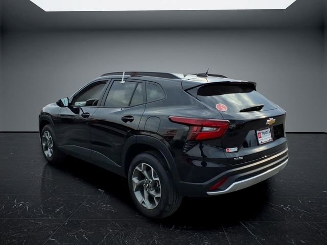 Used 2025 Chevrolet Trax LT FWD image 6