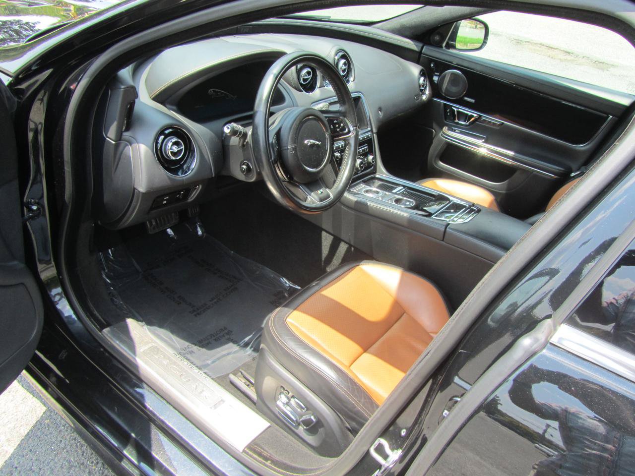 Used 2014 Jaguar XJ R Long Wheel Base RWD image 17