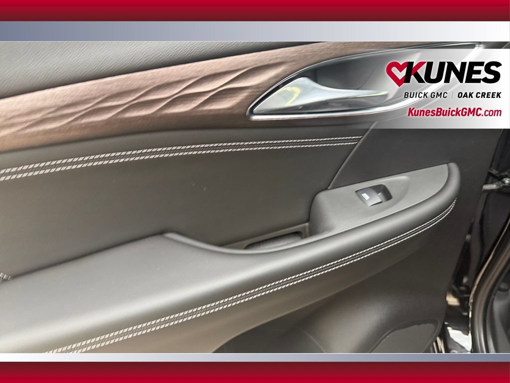 Used 2023 Buick Envision Avenir AWD/4WD image 32