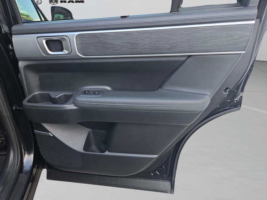 Used 2025 Hyundai Santa Fe Limited image 27