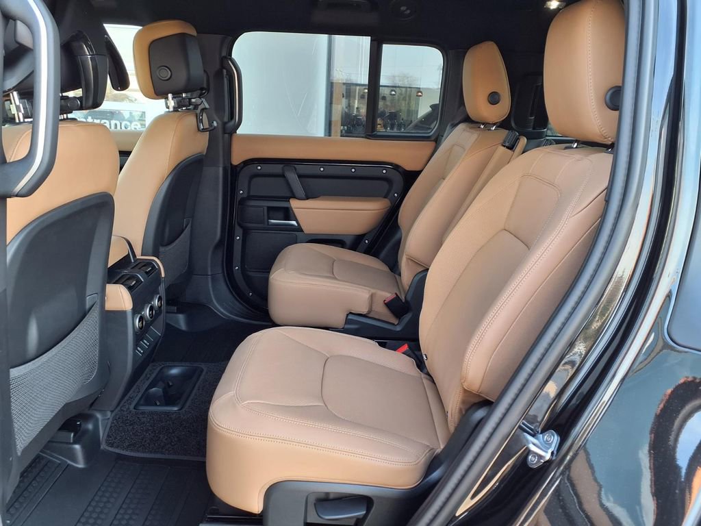 New 2026 Land Rover Defender 130 X-Dynamic SE AWD/4WD image 8