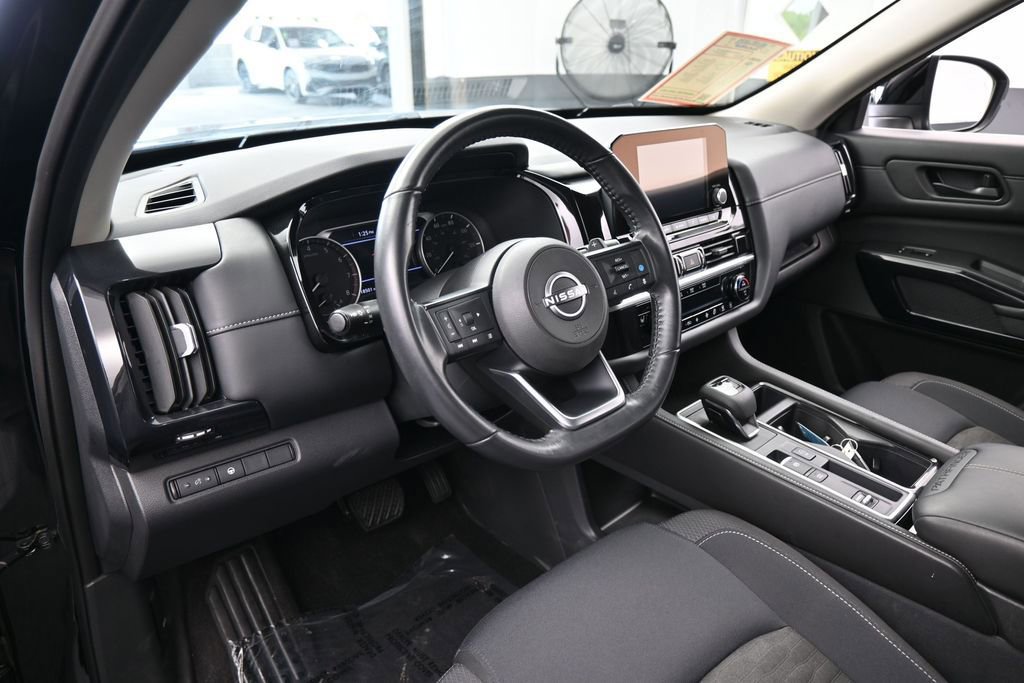 Used 2024 Nissan Pathfinder SV FWD image 10