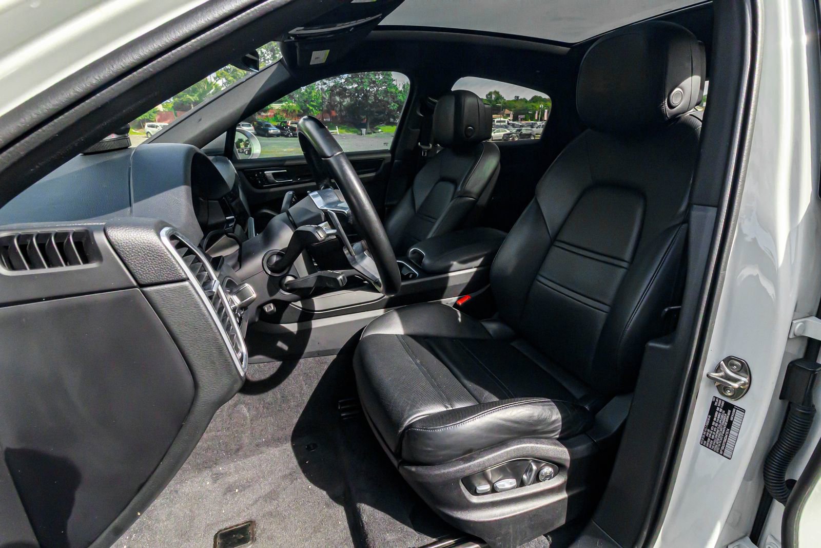 Used 2021 Porsche Cayenne Coupe image 13