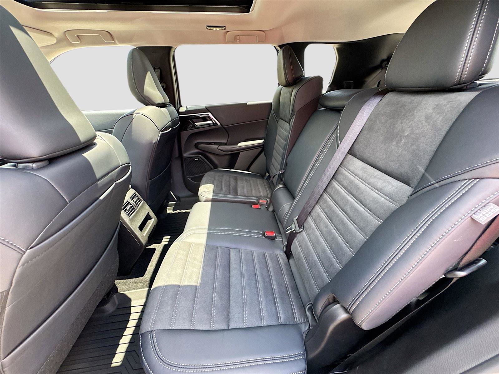 New 2025 Mitsubishi Outlander Trail Edition image 24