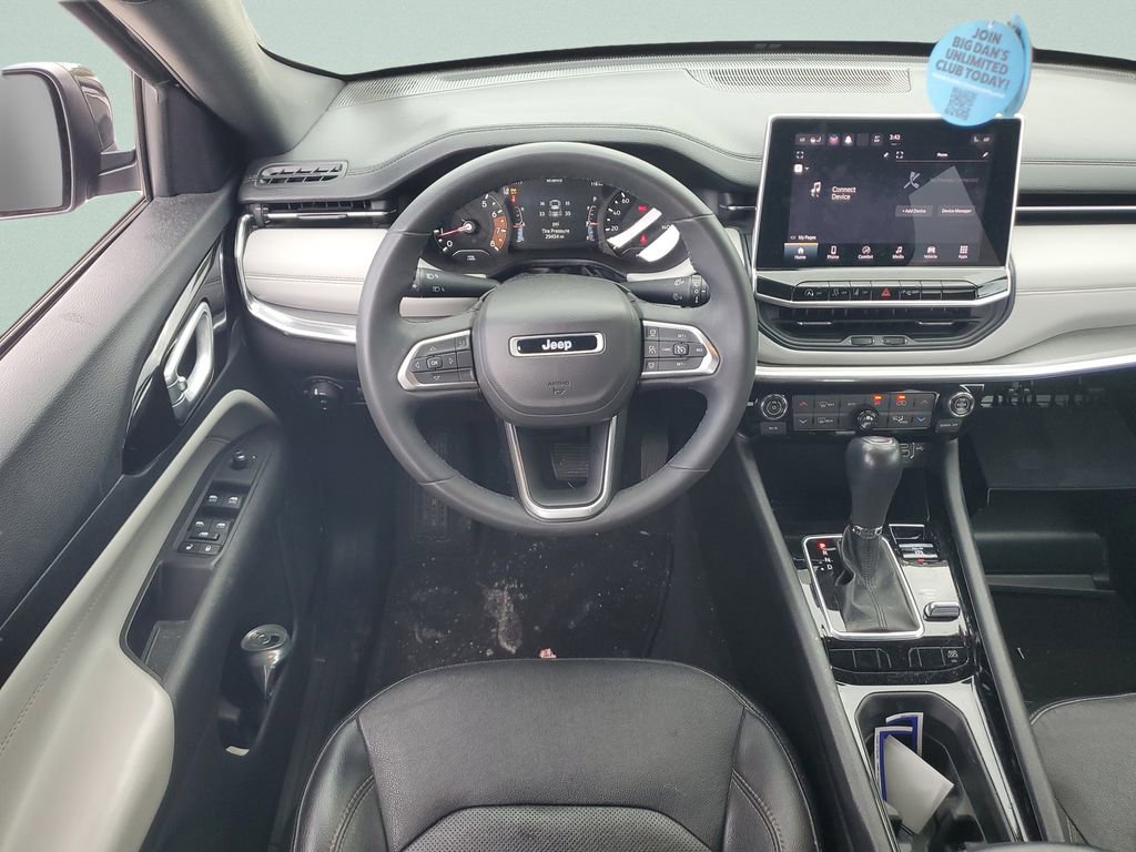 Used 2023 Jeep Compass Limited image 15