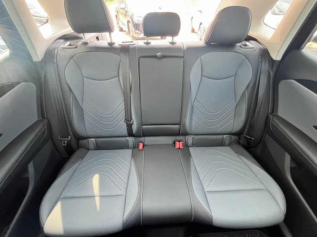 Certified 2025 Volkswagen Tiguan SE w/ Panoramic Sunroof Package AWD/4WD image 28