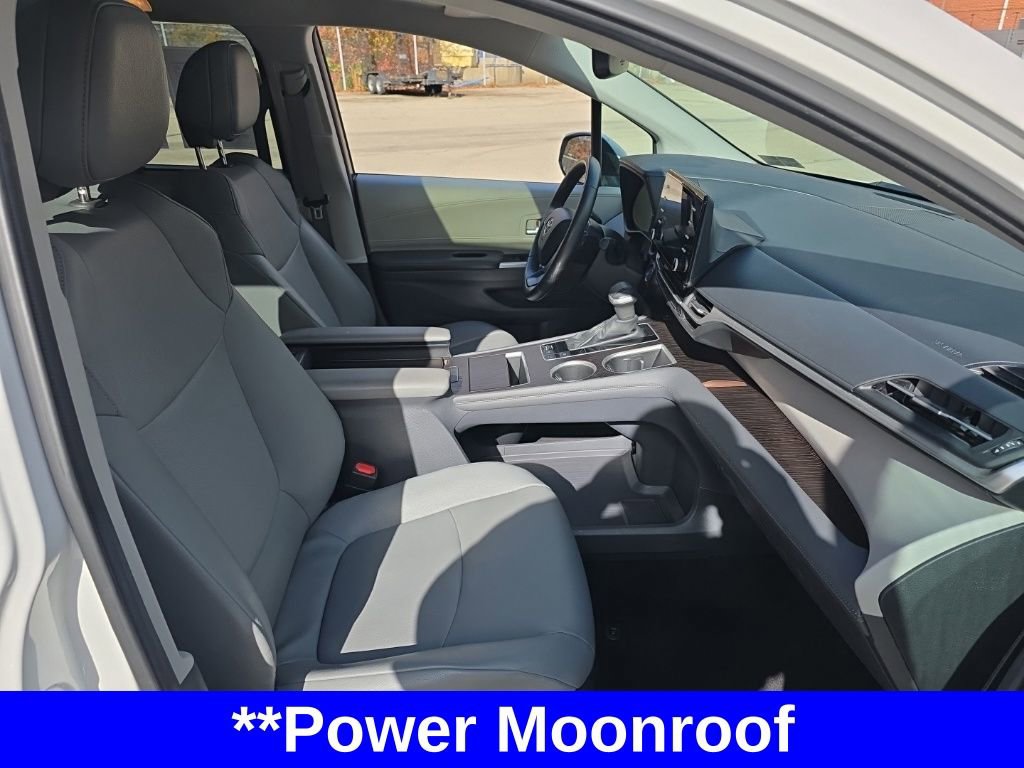 Used 2024 Toyota Sienna XLE image 9