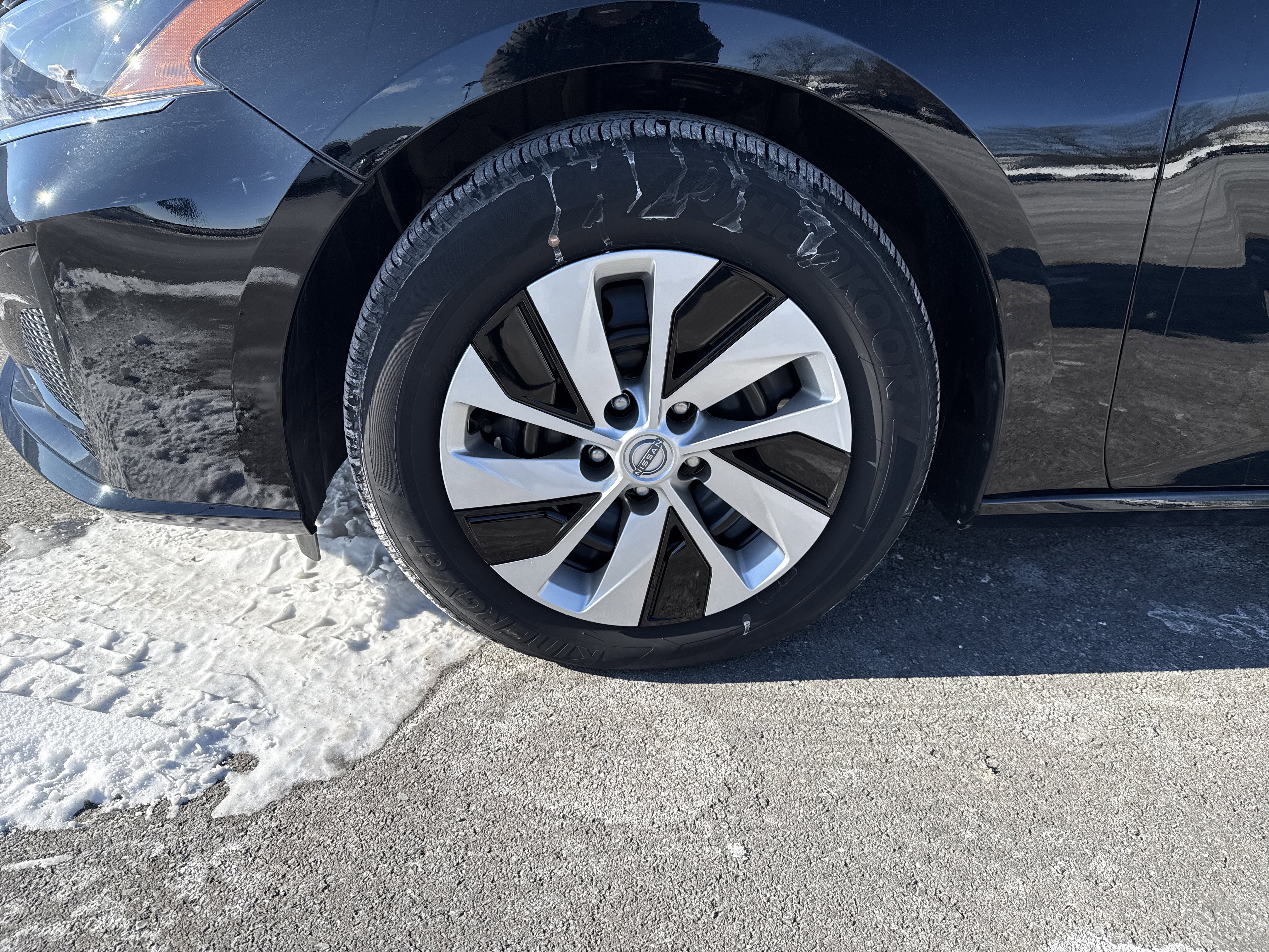 Used 2024 Nissan Altima 2.5 S image 11