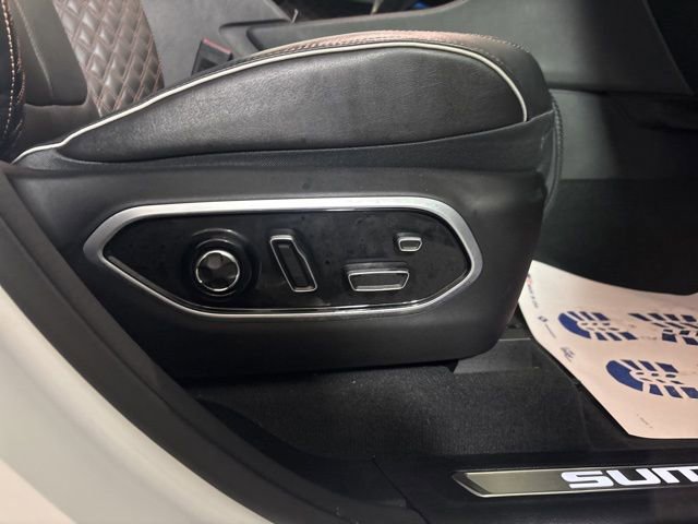 Used 2022 Jeep Grand Cherokee Summit w/ Luxury Tech Group V image 28