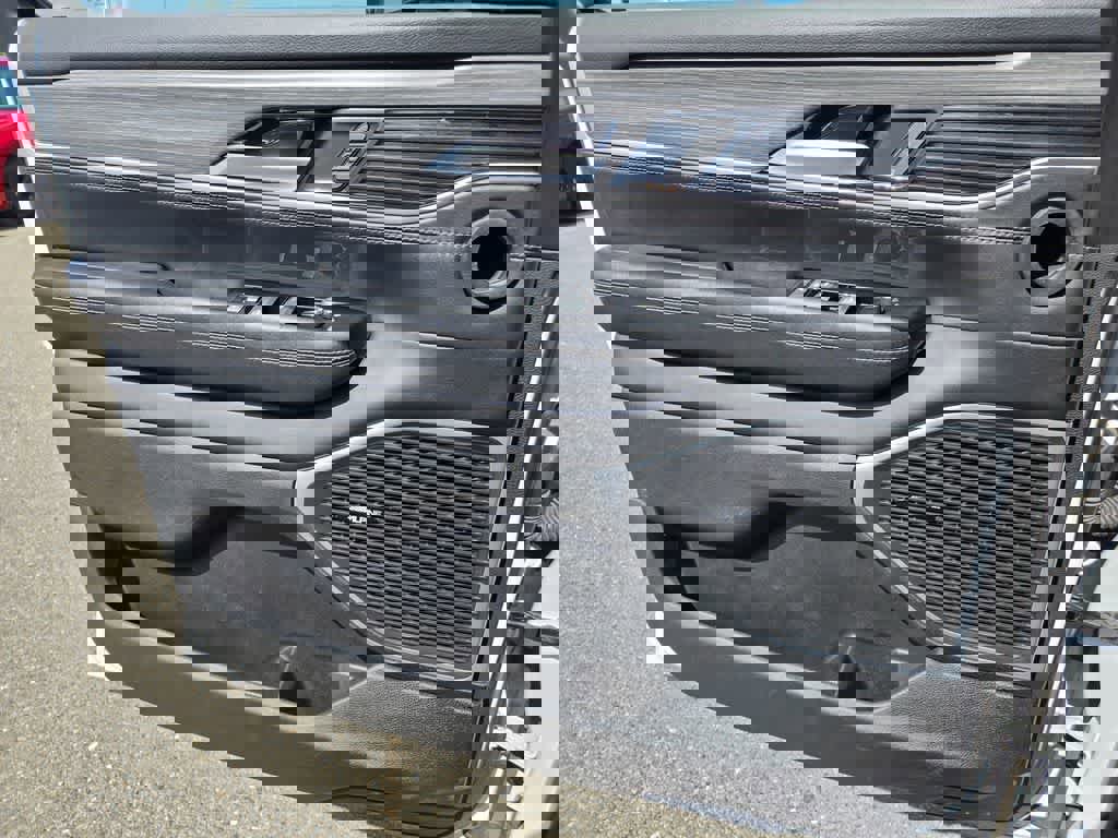 Used 2024 Jeep Wagoneer L Series II RWD image 19