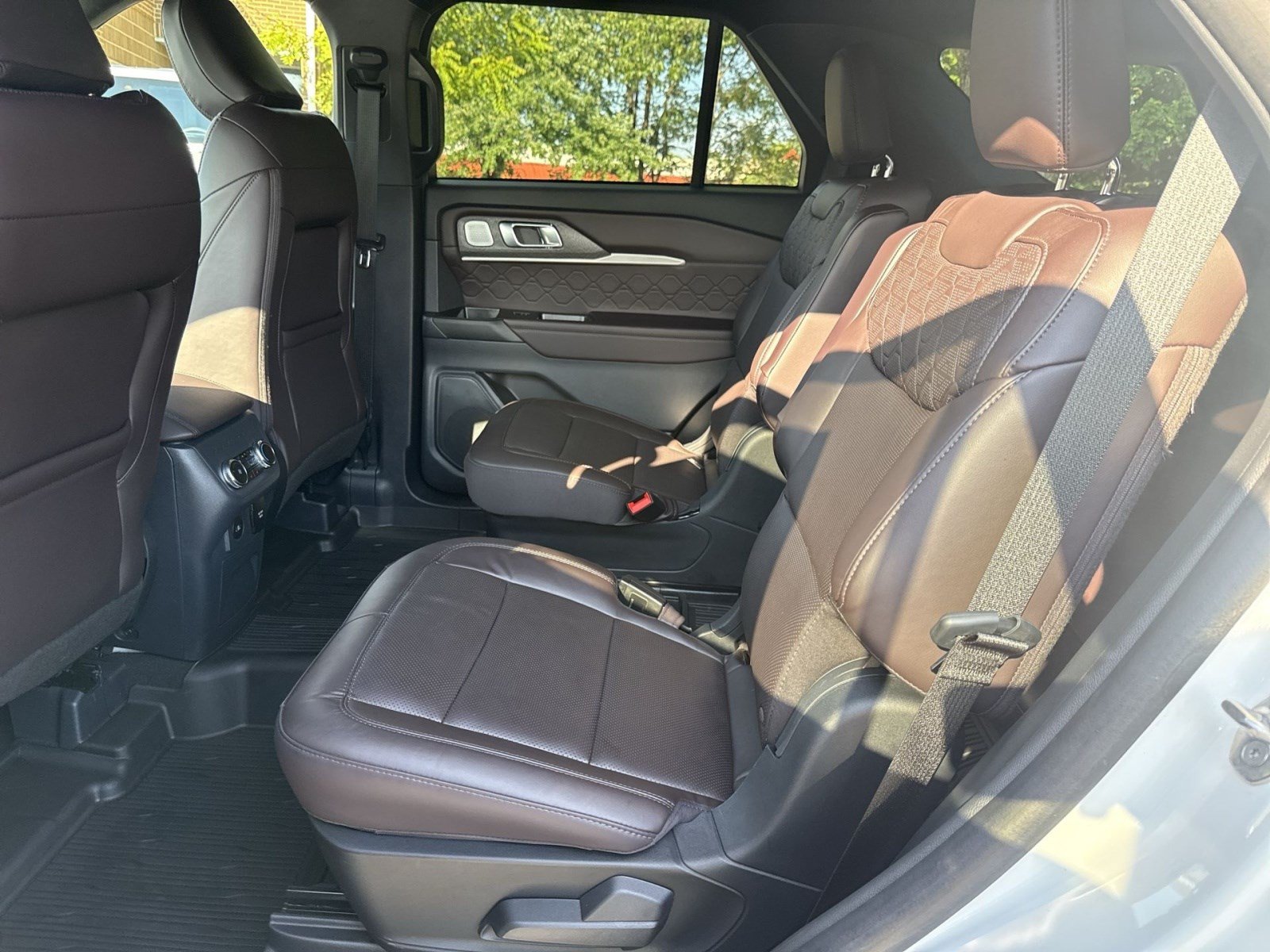 Used 2025 Ford Explorer Platinum w/ Ultimate Package AWD/4WD image 22