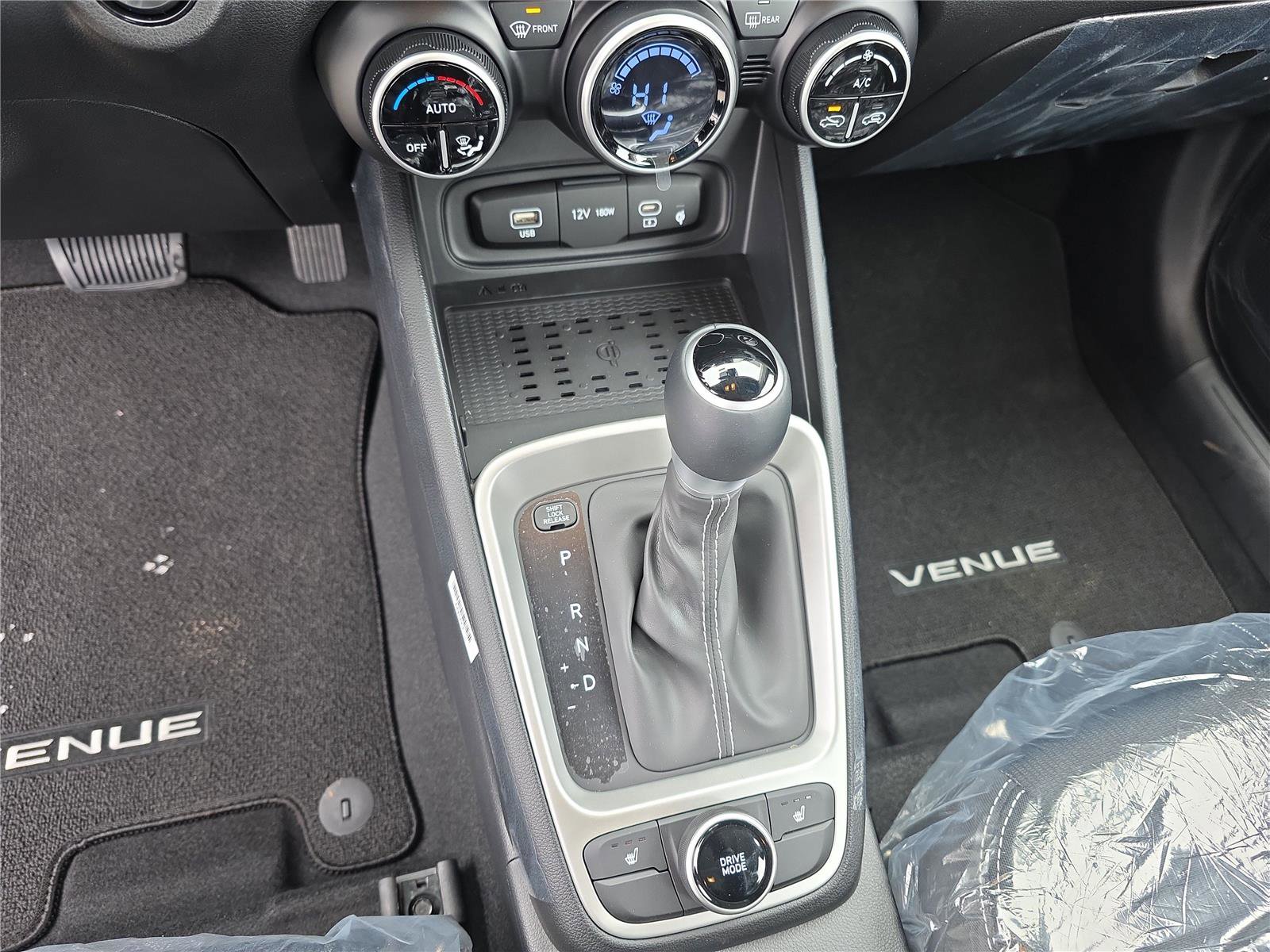 New 2026 Hyundai Venue SEL image 18