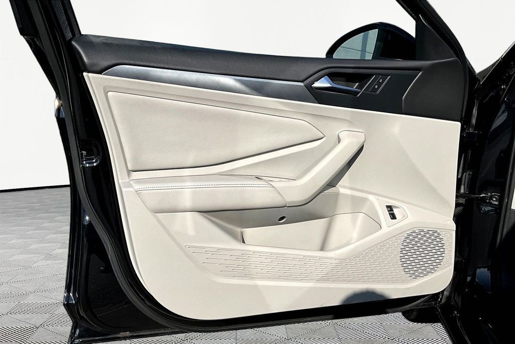 Used 2023 Volkswagen Jetta SE w/ Panoramic Sunroof Package image 20