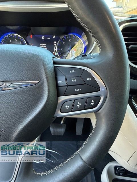 Used 2023 Chrysler Pacifica Touring-L FWD image 46