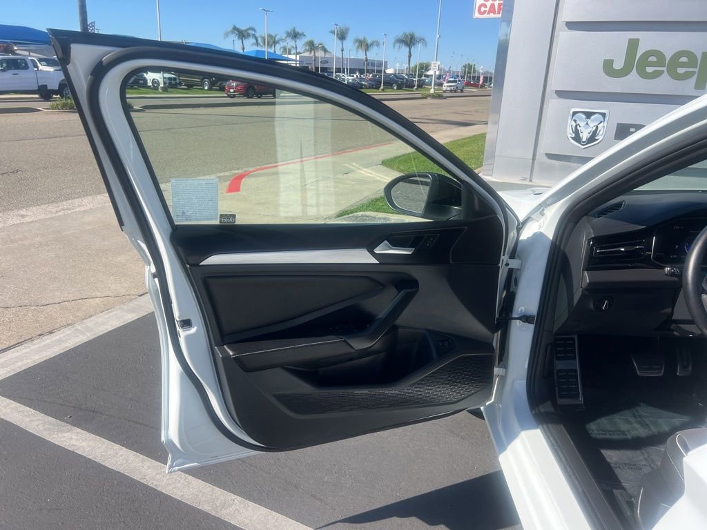 Used 2025 Volkswagen Jetta Sport image 22