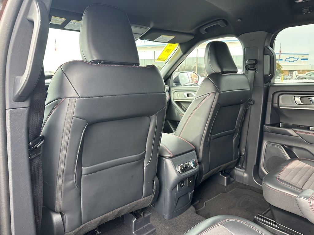 Used 2025 Ford Explorer ST-Line AWD/4WD image 18
