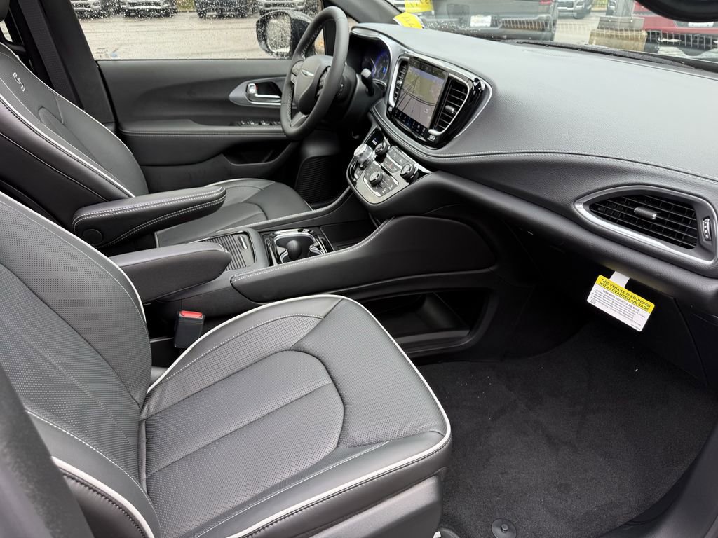 New 2026 Chrysler Pacifica Limited w/ S Appearance Package image 38
