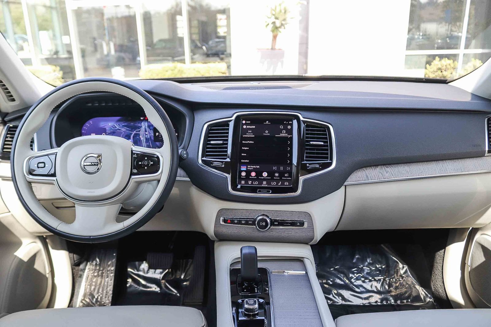 Used 2025 Volvo XC90 T8 Plus w/ Protection Package Premier AWD/4WD image 14
