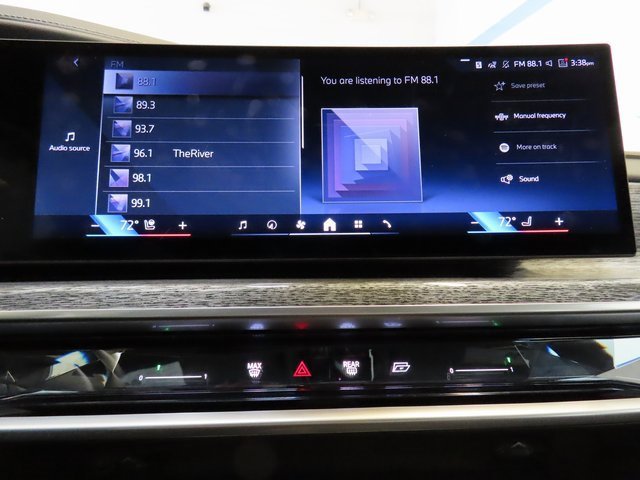 Used 2025 BMW 740i image 28