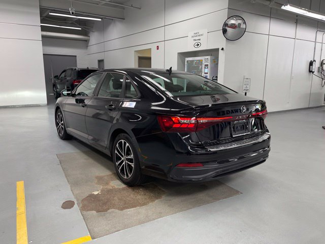 Used 2026 Volkswagen Jetta Sport FWD image 2