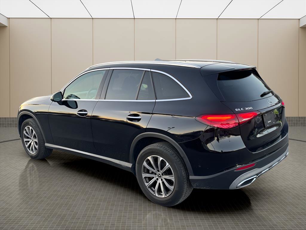 Used 2024 Mercedes-Benz GLC 300 4MATIC image 4