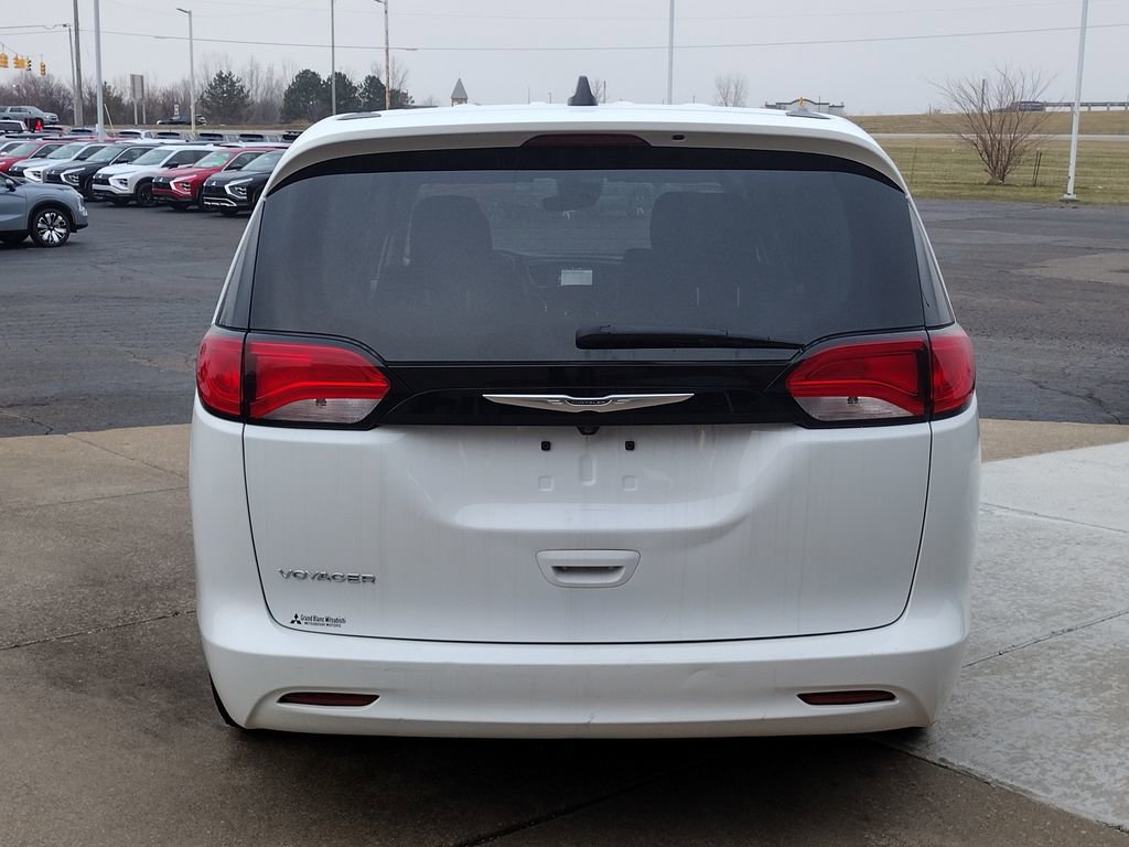 Used 2024 Chrysler Voyager LX image 18