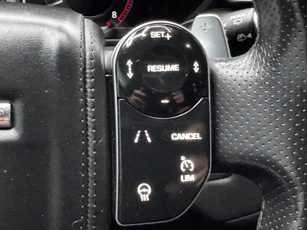 Used 2018 Land Rover Range Rover Velar R-Dynamic HSE image 29