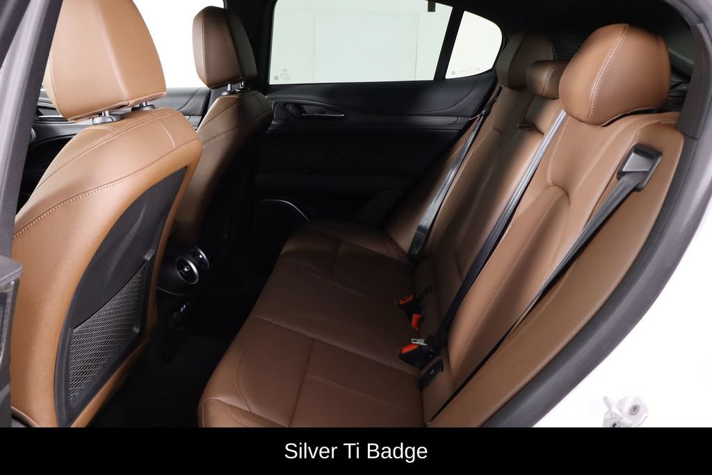 Used 2023 Alfa Romeo Stelvio Ti AWD/4WD image 16