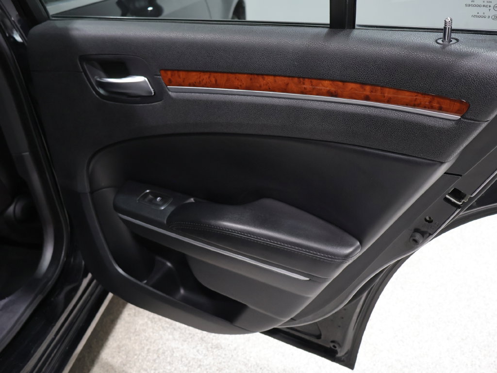 Used 2013 Chrysler 300 RWD image 28