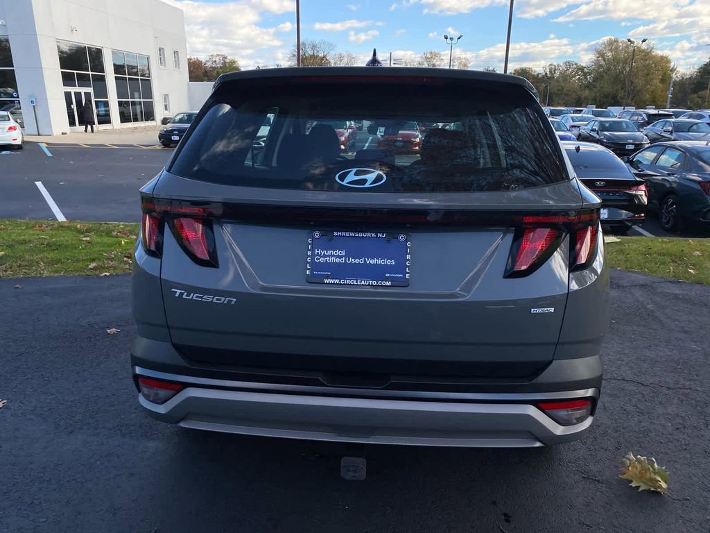 Certified 2025 Hyundai Tucson SE image 5