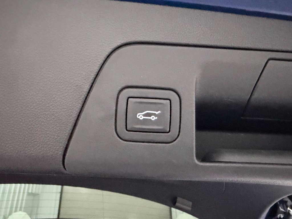 Used 2024 Buick Envision Avenir AWD/4WD image 44