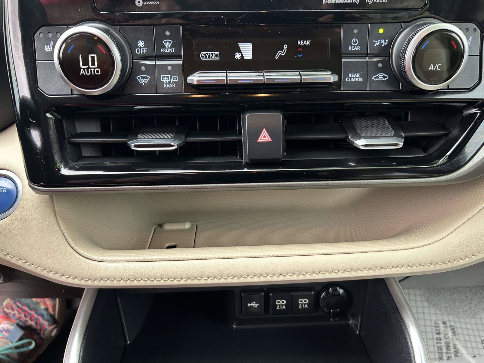 Used 2020 Toyota Highlander XLE FWD image 26
