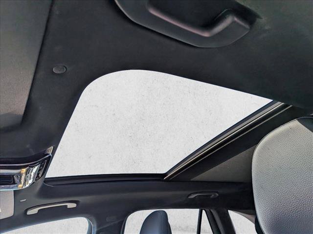 Used 2025 Mercedes-Benz GLC 300 image 16