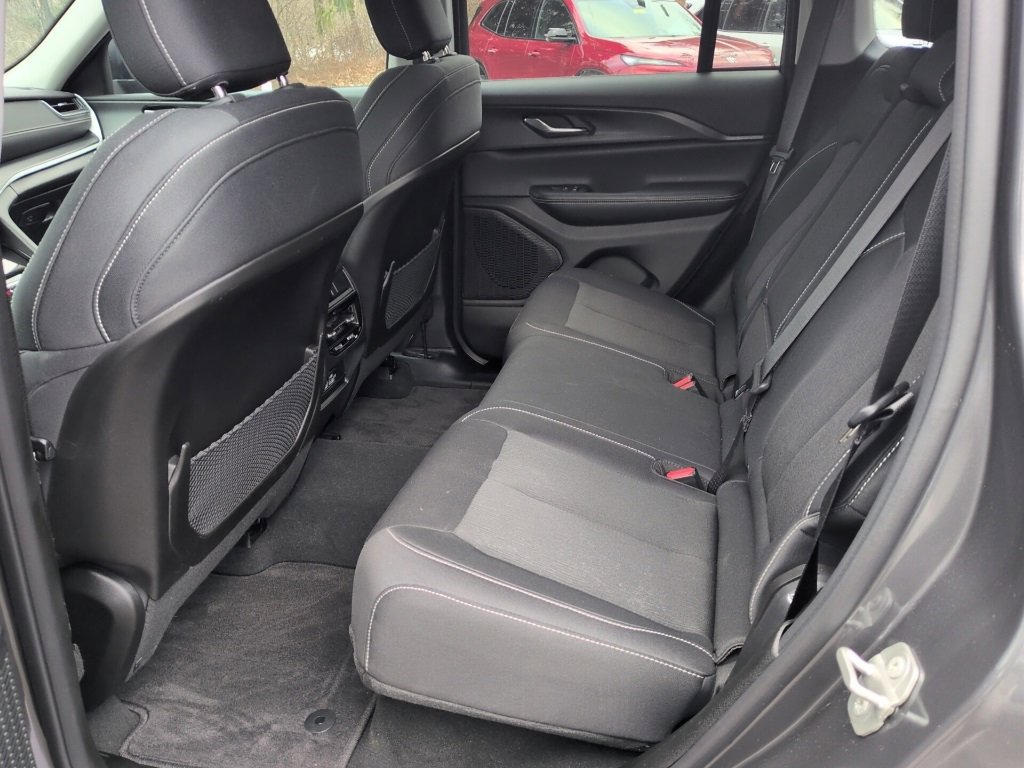 Used 2024 Jeep Grand Cherokee Laredo X w/ Trailer Tow Package image 46