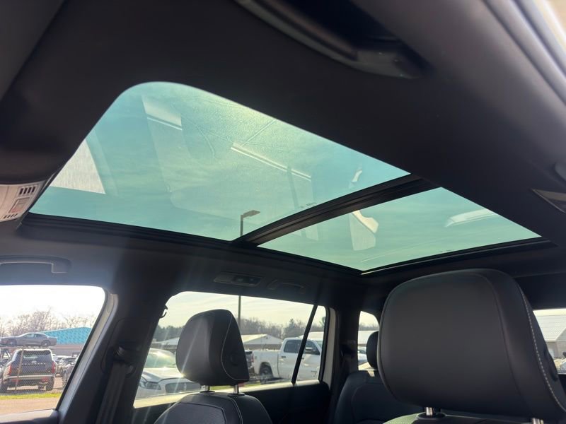 Used 2023 Volkswagen Tiguan SEL R-Line image 30