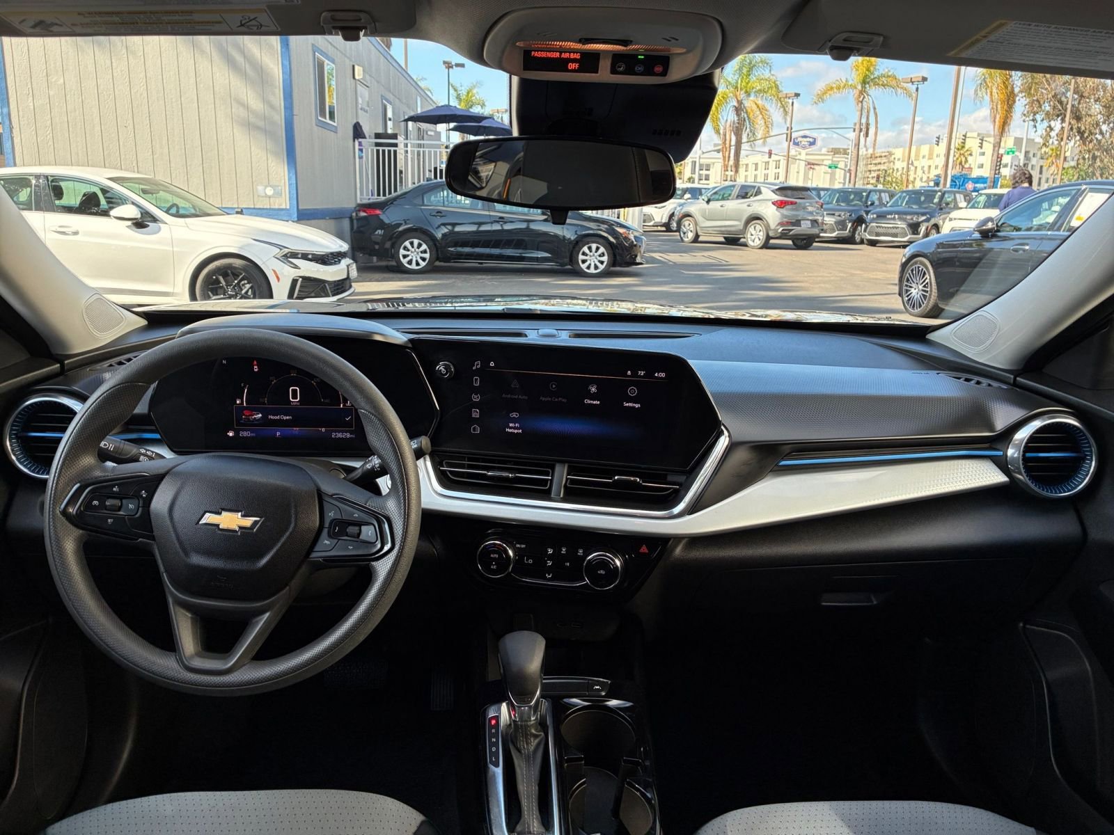 Used 2025 Chevrolet Trax LT image 32