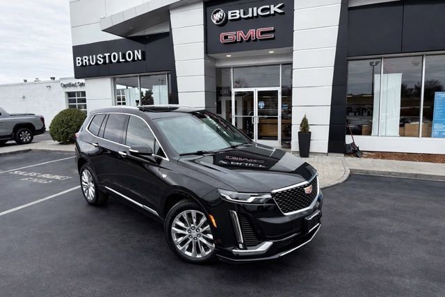 Used 2023 Cadillac XT6 Premium Luxury image 2
