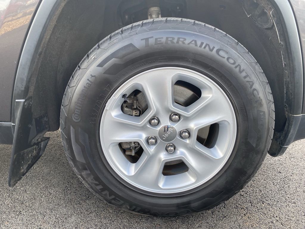 Certified 2016 Jeep Grand Cherokee Laredo w/ Quick Order Package 23E image 9