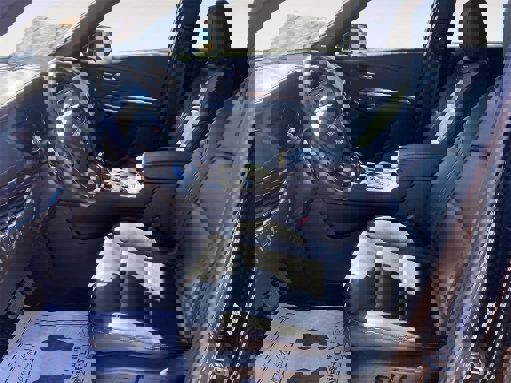 Used 2023 Cadillac XT4 Luxury w/ Cold Weather Package image 15