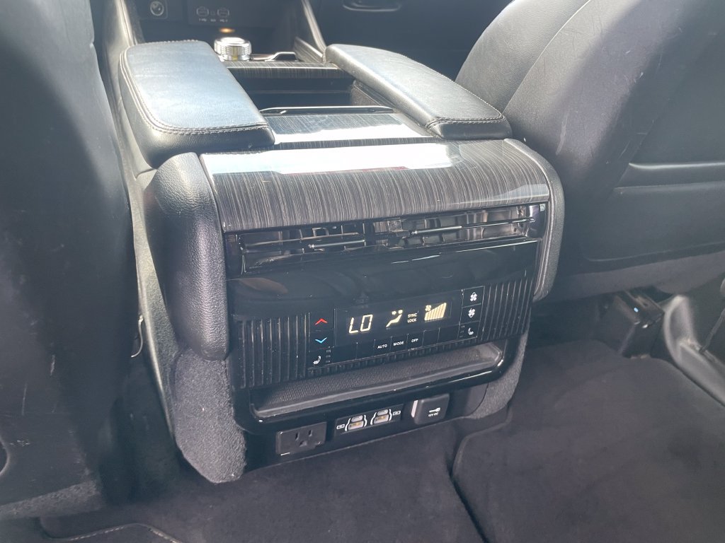 Used 2022 Jeep Wagoneer Series III AWD/4WD image 26